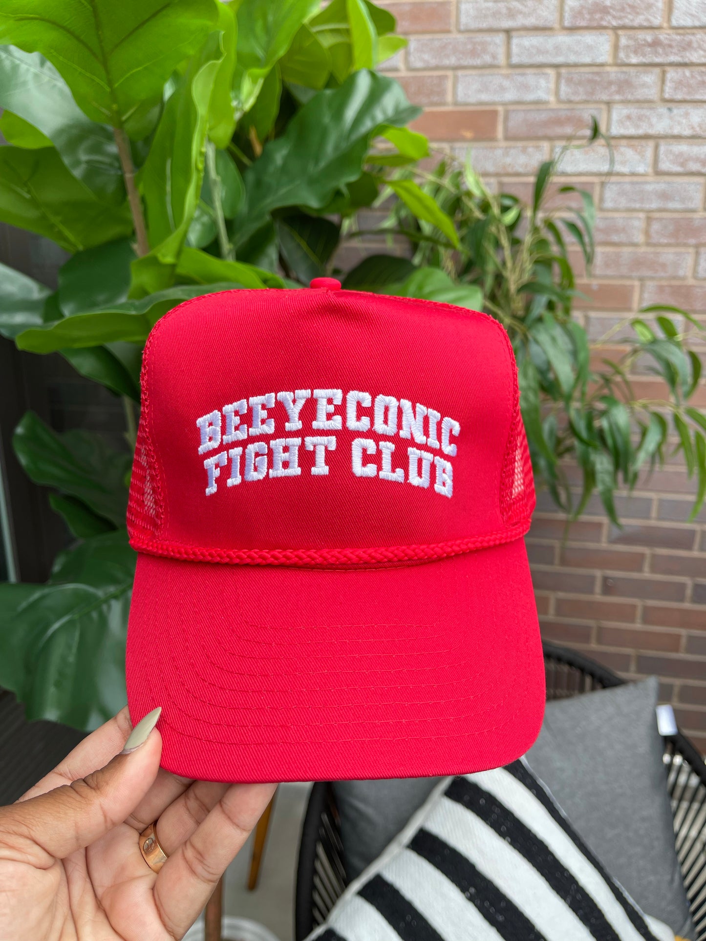 BeEyeConic Fight Club Trucker : RED